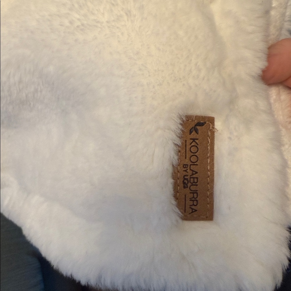 Koolaburra UGG Ivory Faux Fur Table Runner- Preloved!